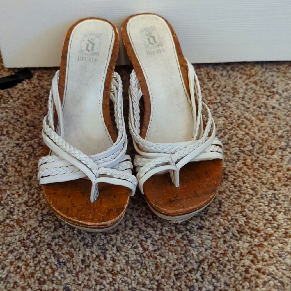 Sandles